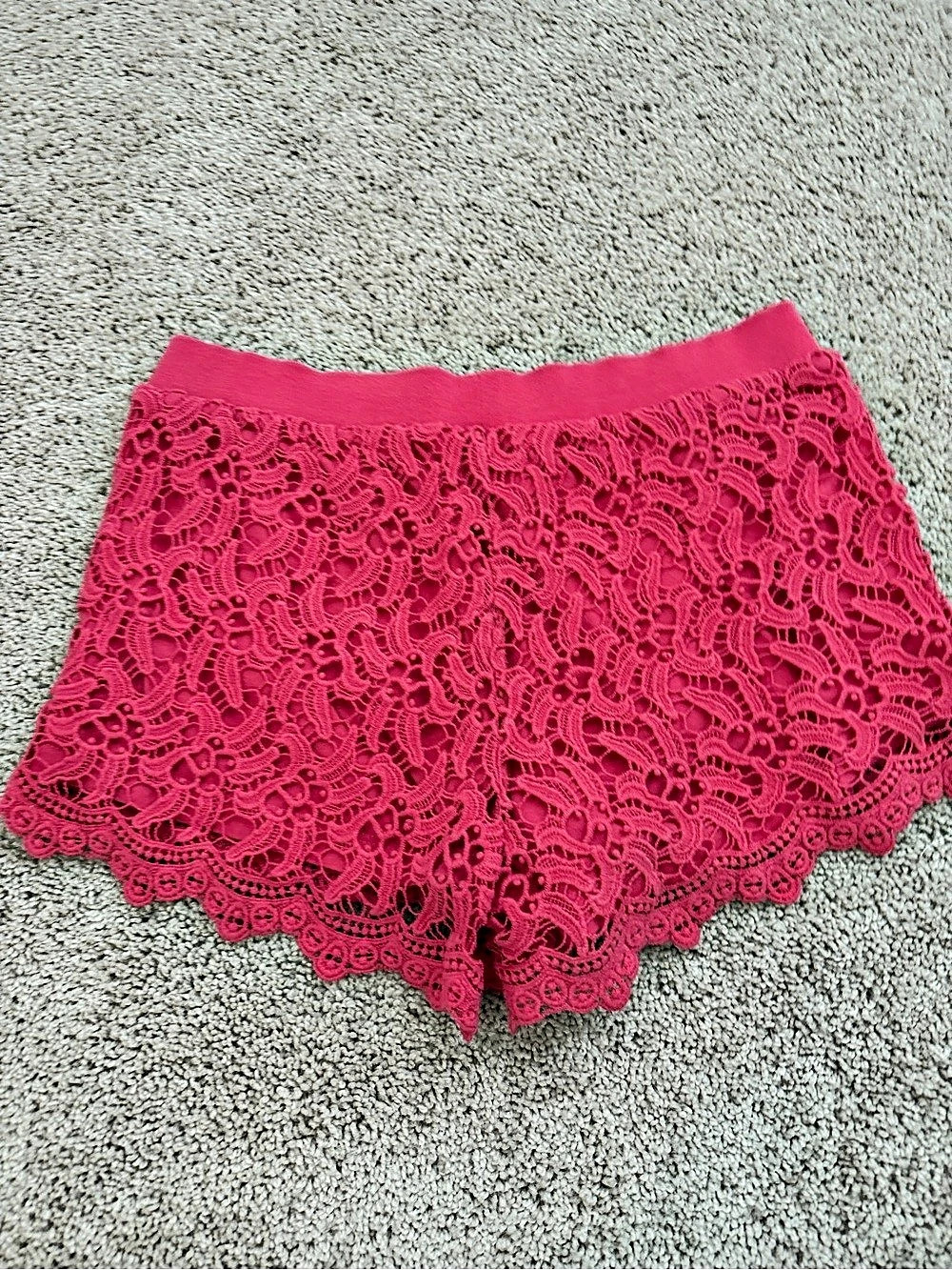 Lilly Pulitzer Lace Shorts in Pink Size Small Like New